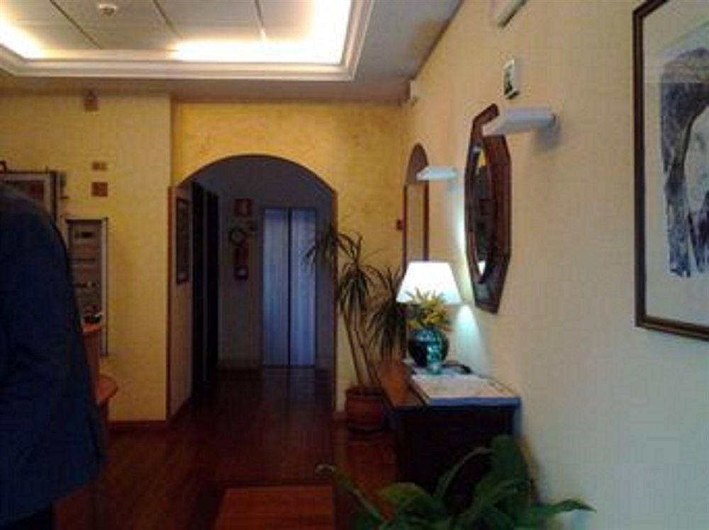 Hotel Industrial โรม ภายนอก รูปภาพ
