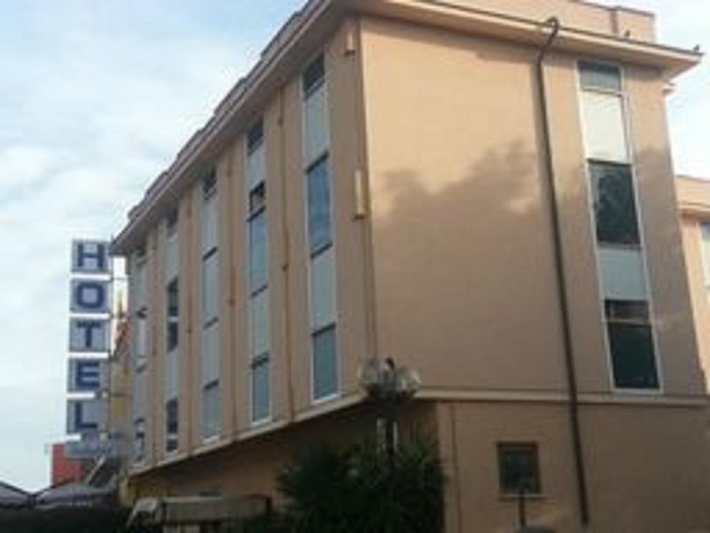 Hotel Industrial โรม ภายนอก รูปภาพ